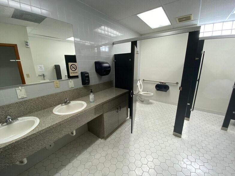More Photos Of 215-235 S 21st Ave, Hollywood Office For Lease
