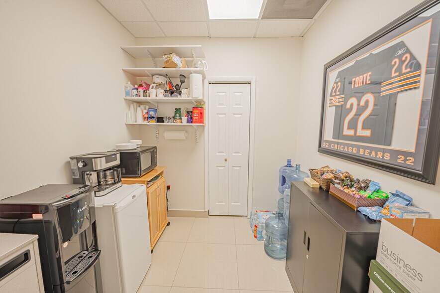 More Photos Of 20810-20818 W Dixie Hwy, Miami Medical For Sale