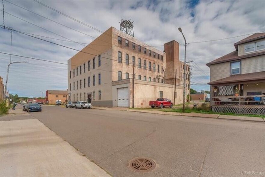 More Photos Of 308 Cleveland Ave, Ishpeming Medical For Sale
