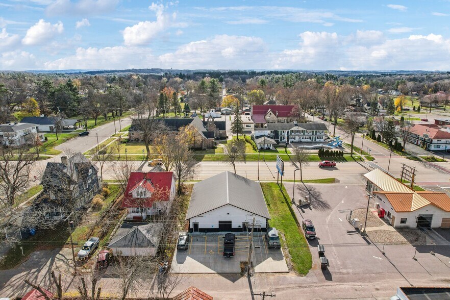 More Photos Of 613 Broadway, Wisconsin Dells Loft Creative Space For Sale