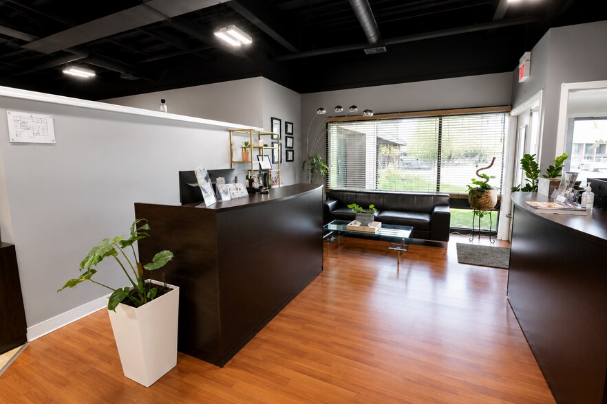 More Photos Of 935 N Plum Grove Rd, Schaumburg Office For Sale