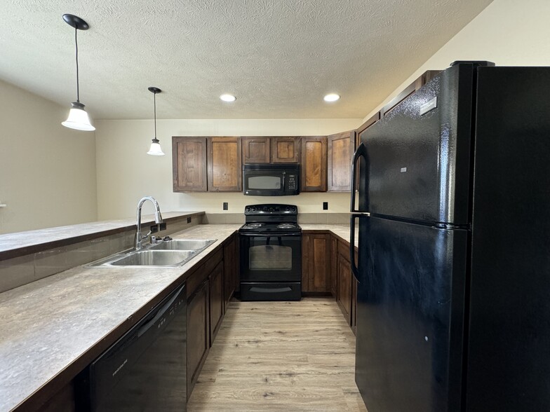 More Photos Of 917-922 W Pirate Ln, Spokane Apartments For Sale