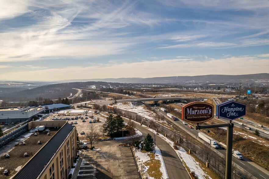 More Photos Of 20 Montage Mountain Rd, Moosic Restaurant For Lease