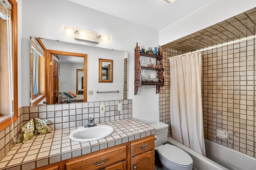 More Photos Of 420-422 Main Street St, Riggins Specialty For Sale