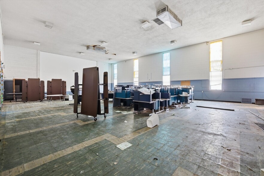 More Photos Of 1009 W Pacific, Osawatomie Schools For Sale