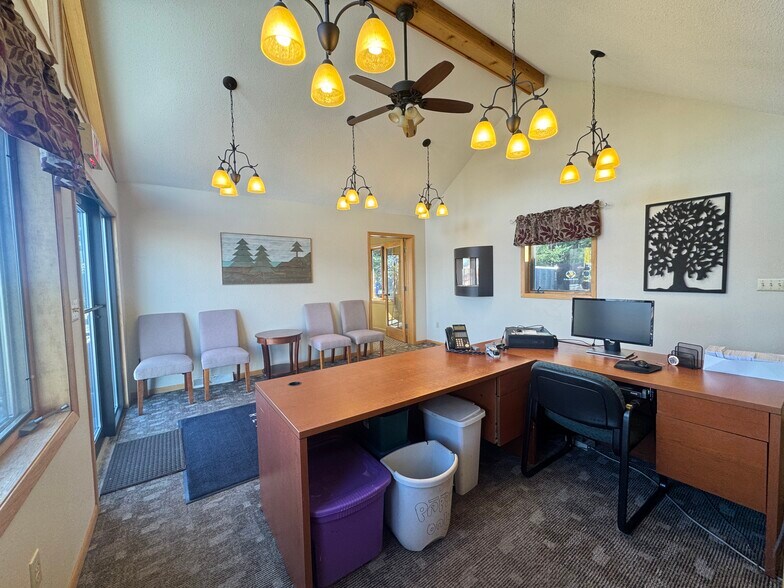 More Photos Of 1226 Lincoln St, Rhinelander Office For Sale
