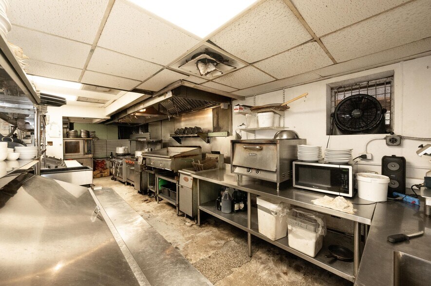 More Photos Of 1075 Duval St, Key West Restaurant For Sale