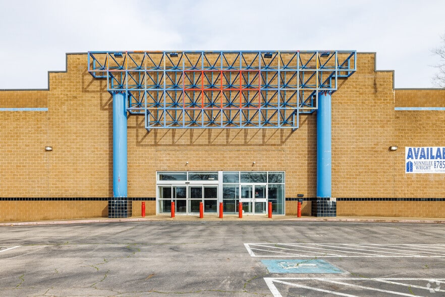 More Photos Of 6201-J Rogers Ave, Fort Smith Freestanding For Lease