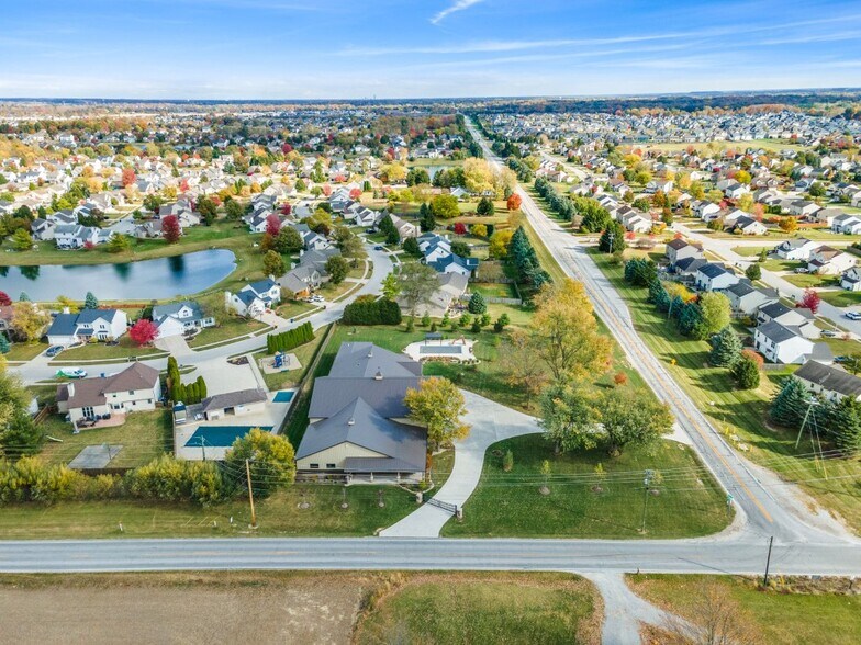 More Photos Of 15306 Covington Rd, Fort Wayne Flex For Sale