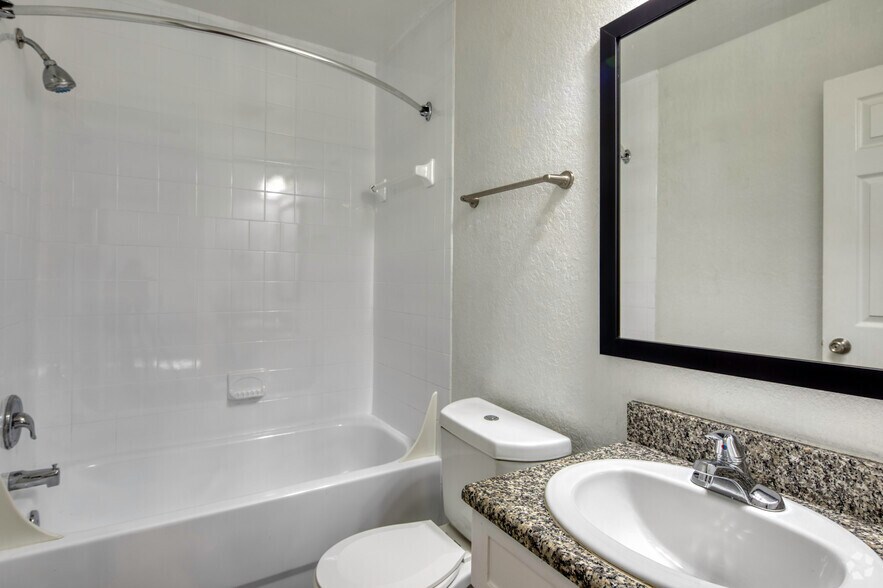 More Photos Of 13009 Kain Palms Ct, Tampa Dormitory For Sale