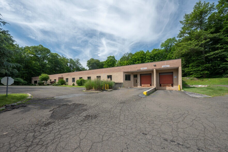 More Photos Of 10 Mile Hill Rd, Newtown Warehouse For Lease