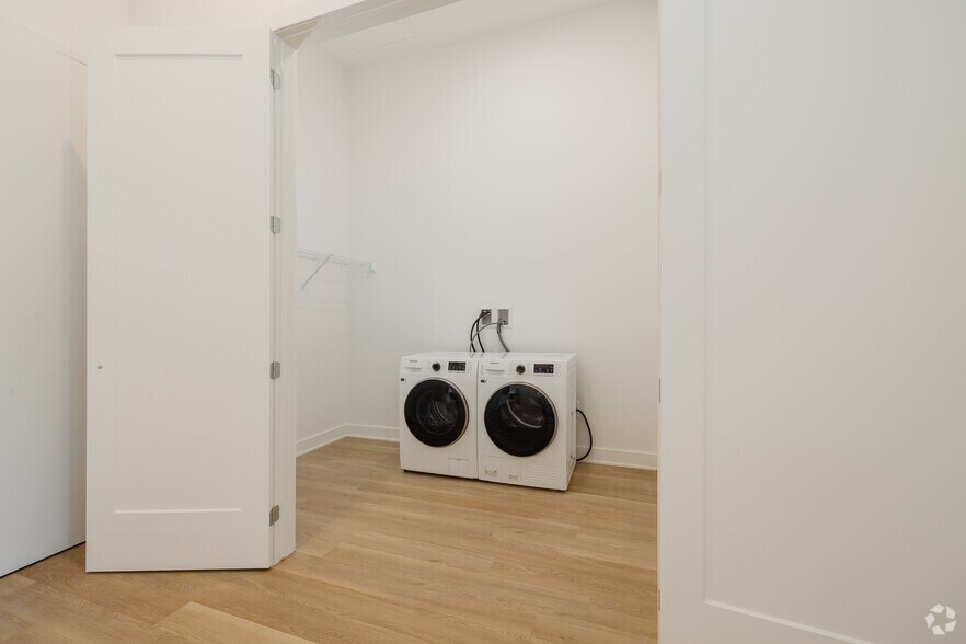 More Photos Of 5200 St De La Savane, Montréal Apartments For Lease