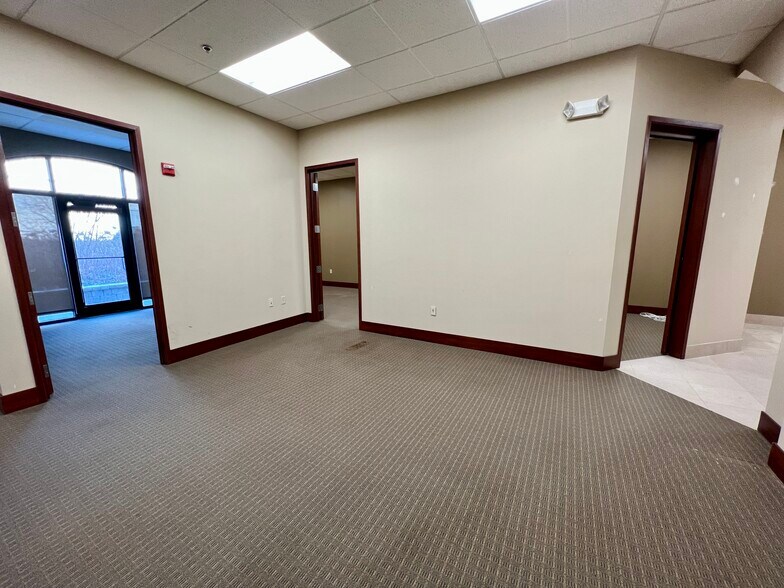 More Photos Of 6300 N Revere Dr, Kansas City Medical For Lease