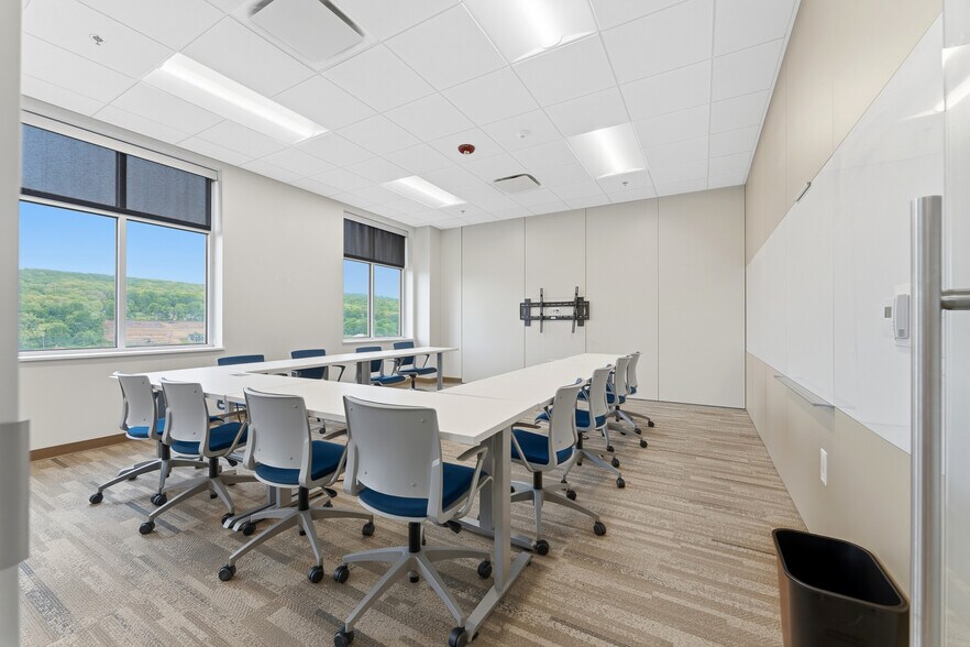 More Photos Of 423 Fortress Blvd, Morgantown Office For Sale