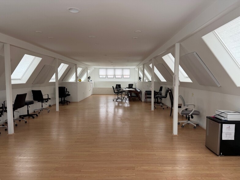 More Photos Of 3922 W Market St, Greensboro Medical For Sale