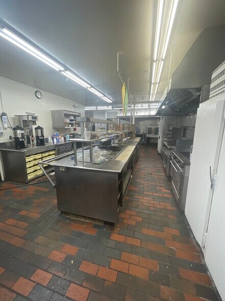 More Photos Of 2900 N San Fernando Blvd, Burbank Hotel For Lease