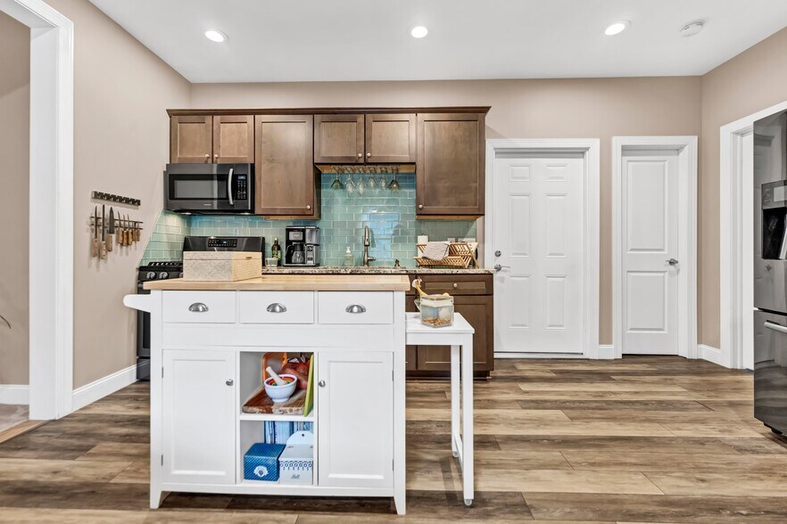 More Photos Of 6576 E Quaker St, Orchard Park Freestanding For Sale