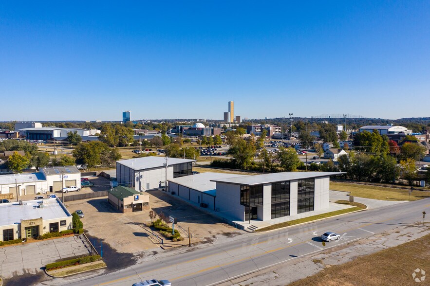 More Photos Of 201-203 W Main St, Jenks Office For Lease