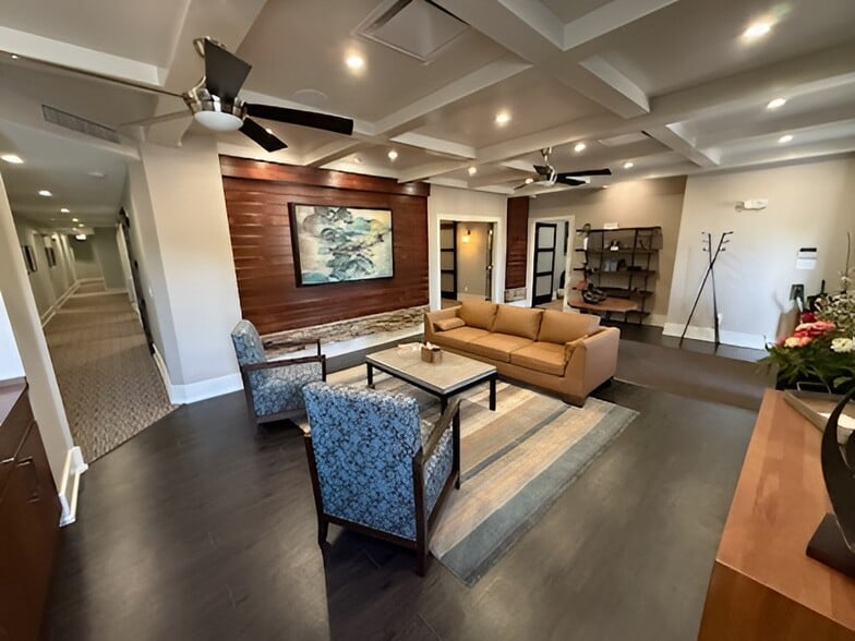 More Photos Of 420 W 98th St, Kansas City Medical For Sale