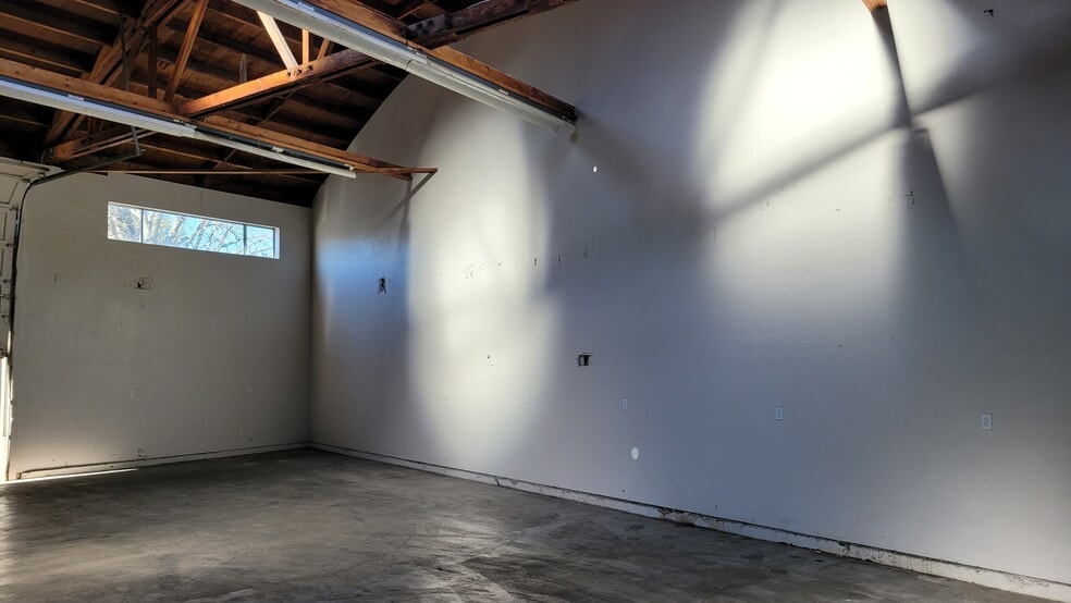 More Photos Of 45 Foley St, Santa Rosa Light Distribution For Lease