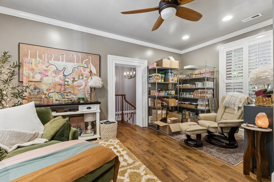 More Photos Of 63 Main St, Warrenton Office For Sale