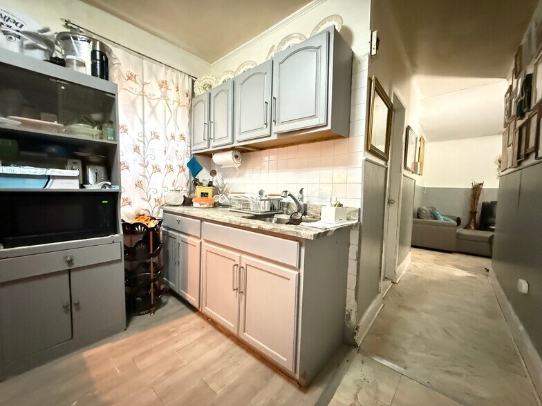 More Photos Of 615 Summit Ave, Union City Apartments For Sale