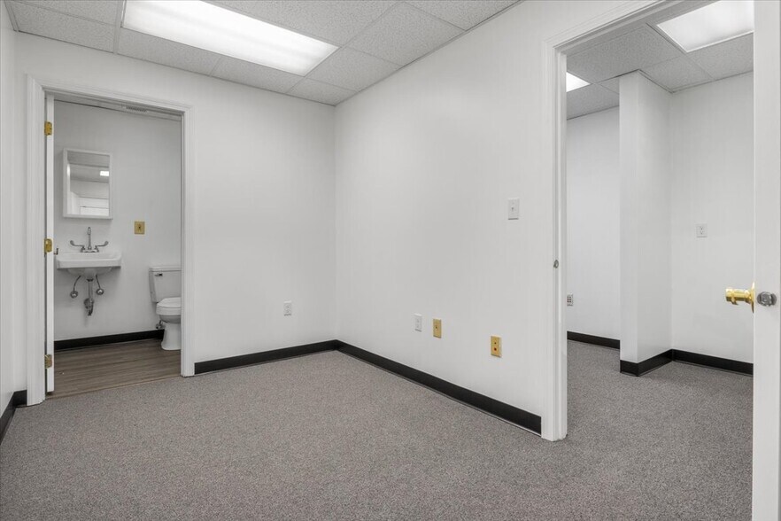 More Photos Of 478 Torrey St, Brockton Medical For Sale