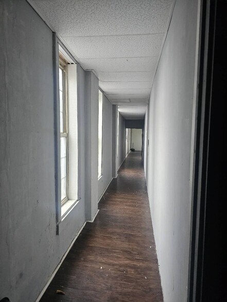 More Photos Of 305 Main St, Sheridan Storefront Retail Residential For Lease