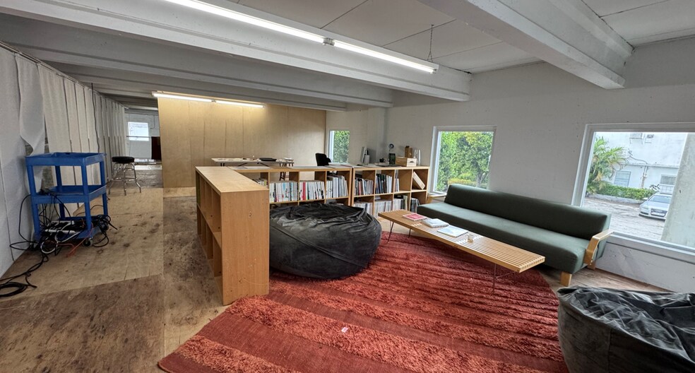 More Photos Of 297 NE 67th St, Miami Warehouse For Lease