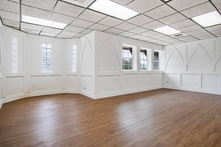 More Photos Of 3099 N Lima St, Burbank Flex For Lease