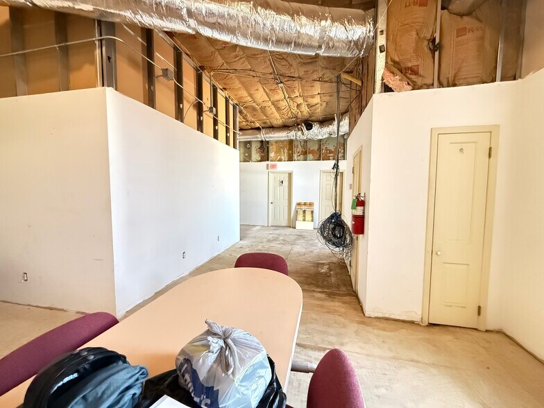 More Photos Of 506 W Will Rogers Blvd, Claremore Storefront Retail Office For Lease