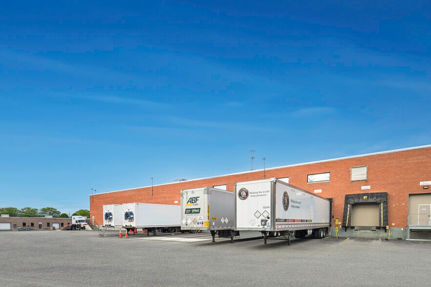 More Photos Of 301 Island Rd, Mahwah Warehouse For Lease