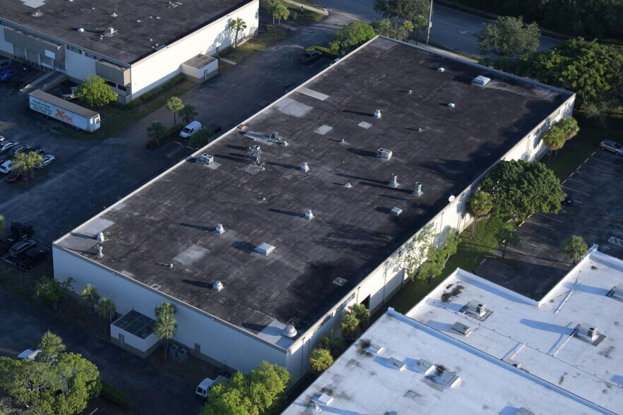 More Photos Of 5800 Miami Lakes Dr, Miami Lakes Warehouse For Lease