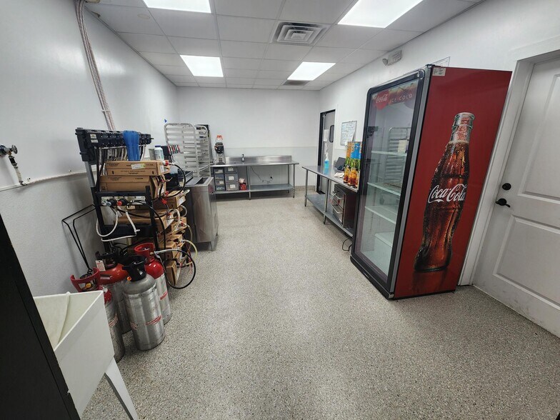 More Photos Of 250 Bordeaux Dr, Thomson General Retail For Sale