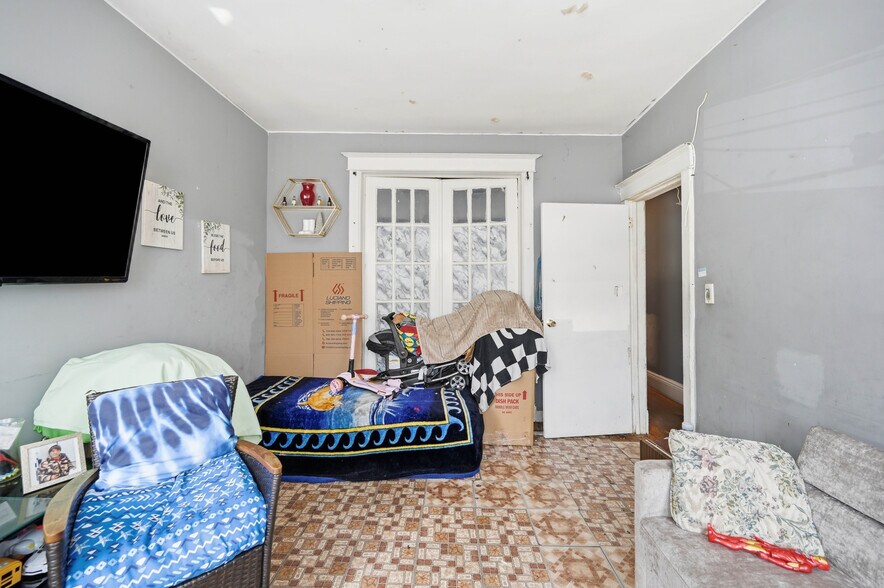 More Photos Of 25 Saratoga Ave, Yonkers Apartments For Sale
