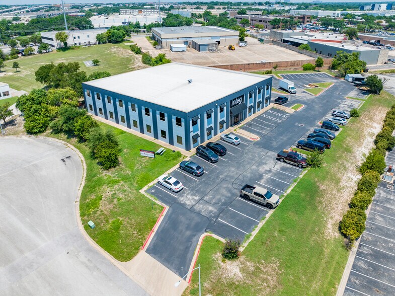 More Photos Of 1606 Headway Cir, Austin Light Manufacturing For Lease
