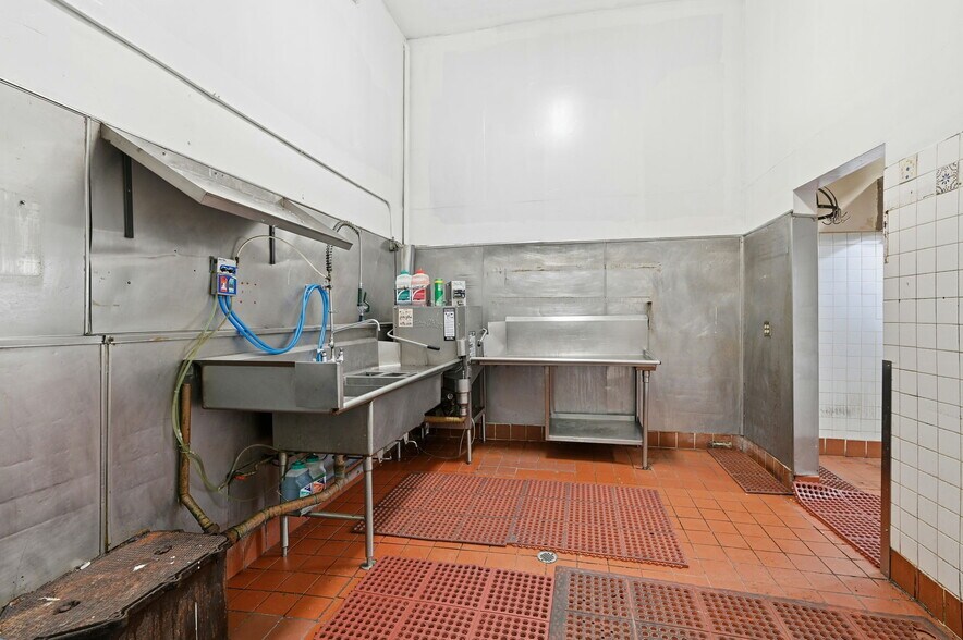 More Photos Of 1037 Valencia St, San Francisco General Retail For Lease