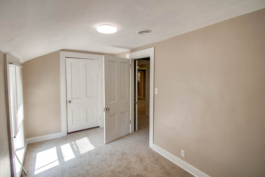 More Photos Of 1011 State St, Alton Apartments For Sale