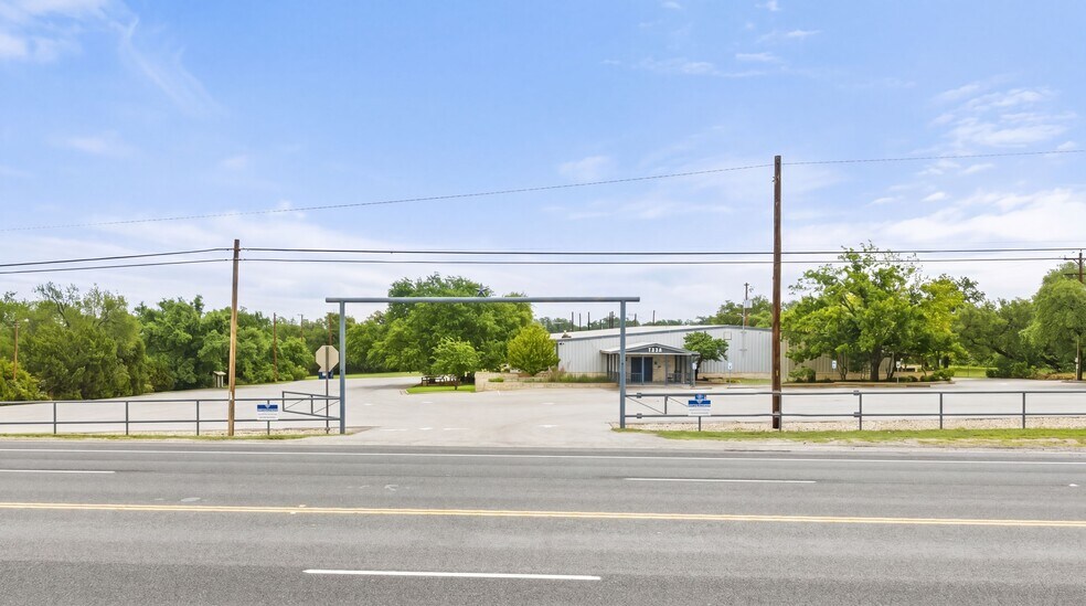 More Photos Of 1506 US-281, Johnson City Office For Sale