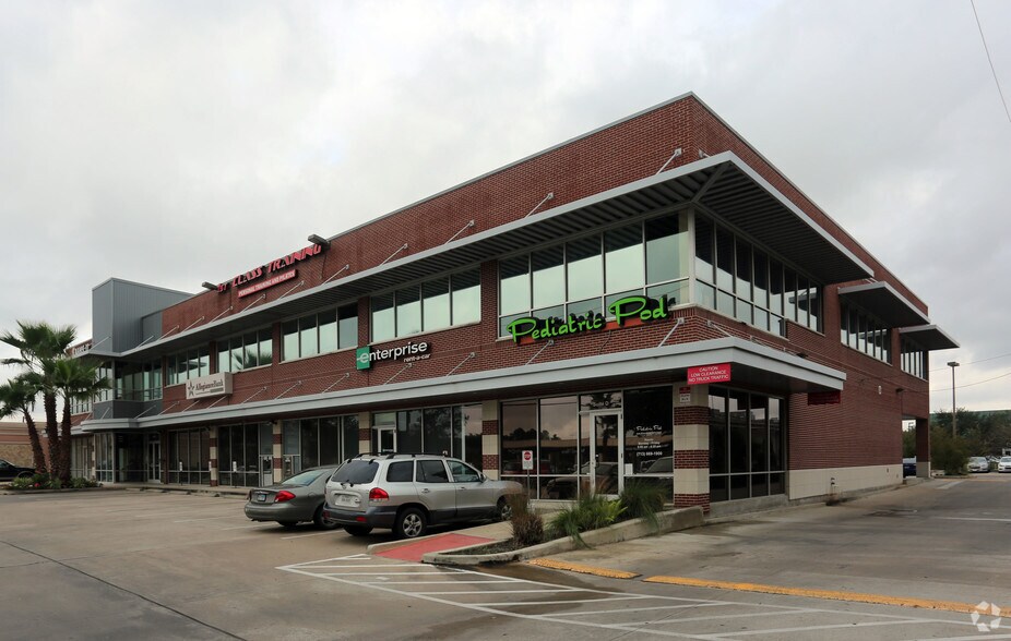 Primary Photo Of 5410 Bellaire Blvd, Bellaire Office For Lease