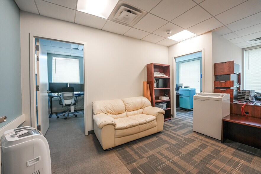 More Photos Of 7115 Leesburg Pike, Falls Church Office For Sale
