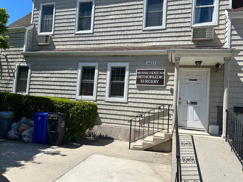 Primary Photo Of 14653 Delaware Ave, Flushing Medical For Lease