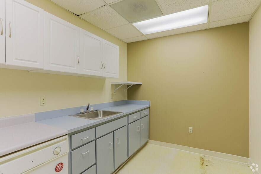 More Photos Of 20 Highland Park Dr, Uniontown Medical For Sale