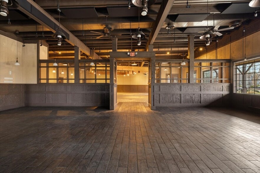 More Photos Of 1445 Center Dr, Medford Restaurant For Lease