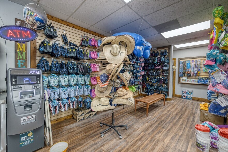 More Photos Of 49 Encino Dr, Concan Convenience Store For Sale