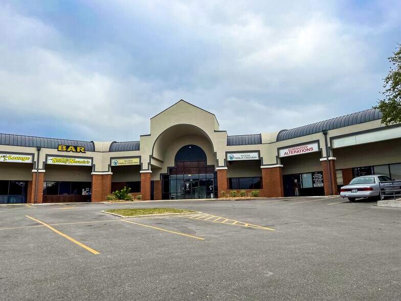 More Photos Of 7530 Bandera Rd, San Antonio Storefront For Lease