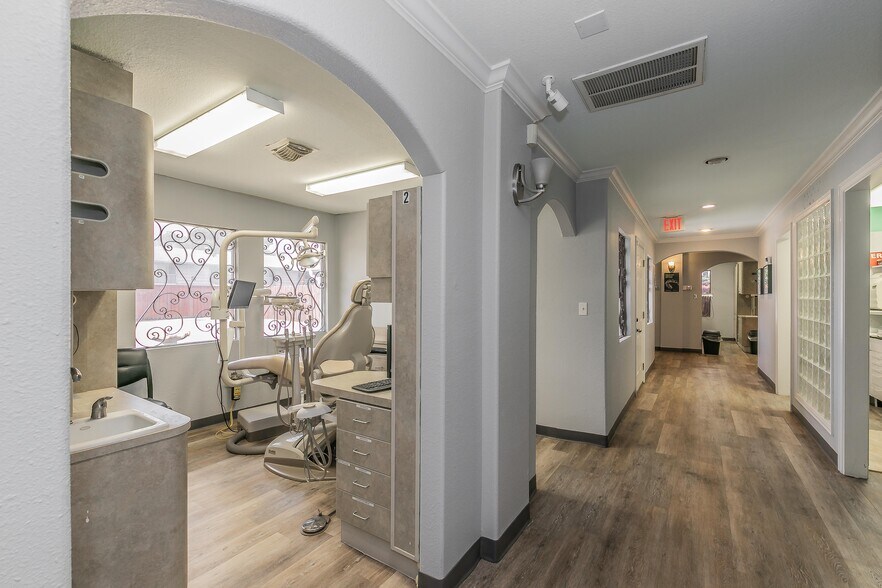 More Photos Of 2823 Kendale Dr, Dallas Medical For Sale
