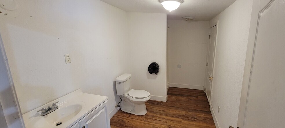 More Photos Of 1901 W Sligh Ave, Tampa Office For Sale