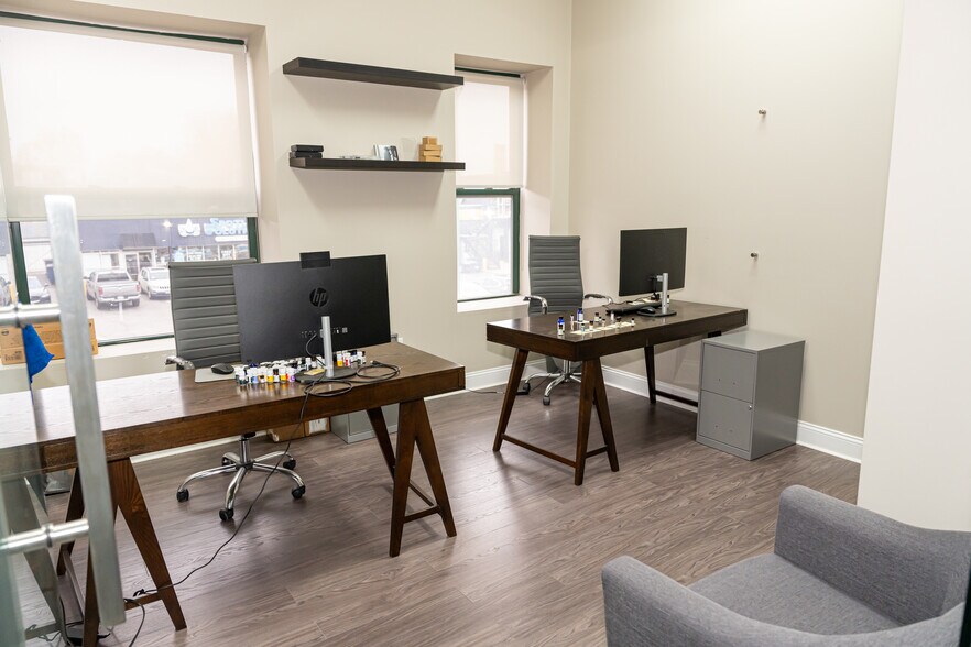 More Photos Of 7101-7129 S Yates Blvd, Chicago Office For Lease