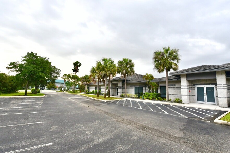 Primary Photo Of 7300 Delainey Ct, Lakewood Ranch Office For Sale